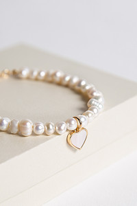 Bracelet with mother-of-pearl pendant