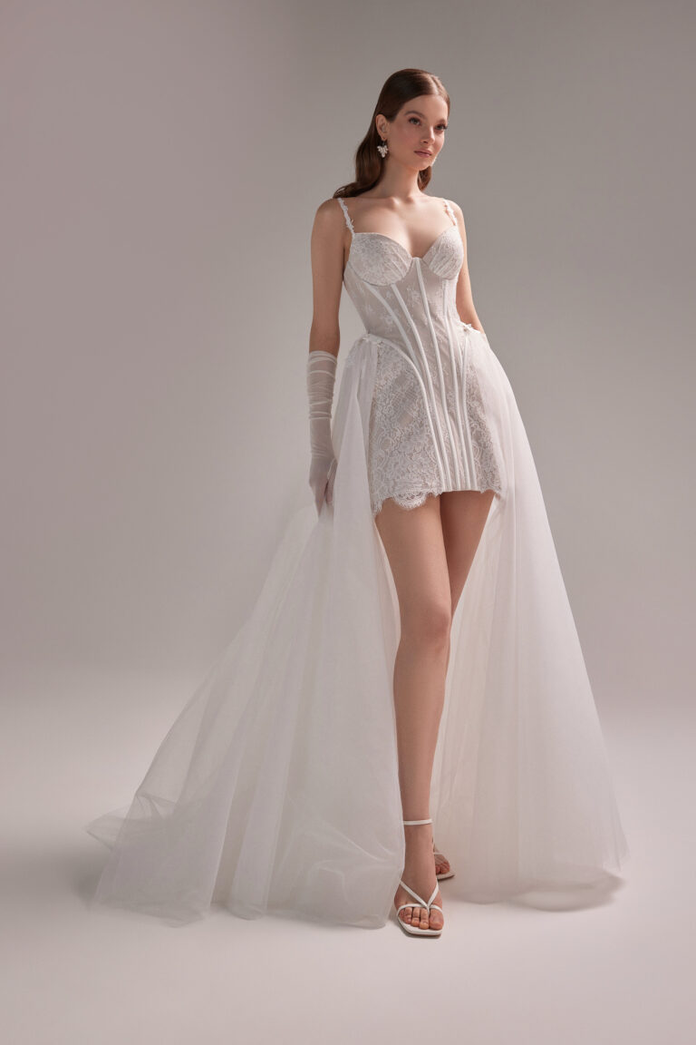 Муза со шлейфом