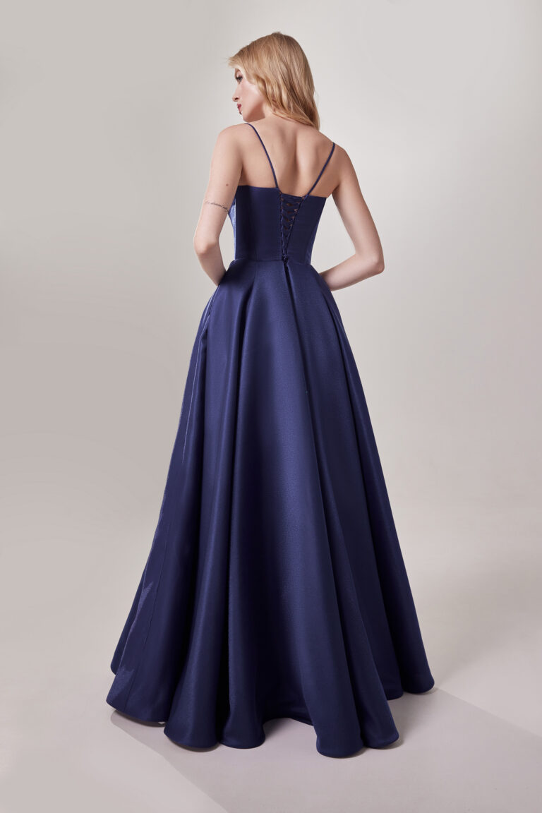 Синее вечернее платье Рианна - На модели